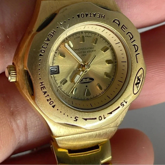 Women's Aerial "It's About Time" Quartz Watch - Gold Toned Case and Link Band - Picture 7 of 12
